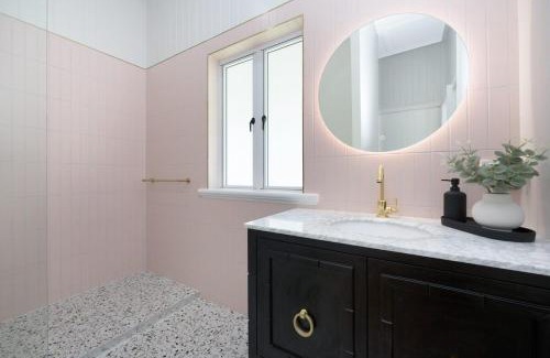 West End House | Grand 4BR Queenslander on Harold Sleeps 7