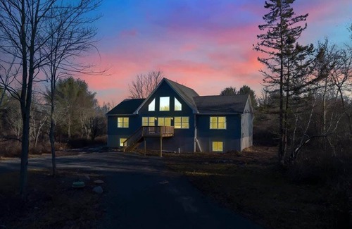 Blakeslee House | Grand 7BR Pocono Chalet | Gameroom | Walk to Lake