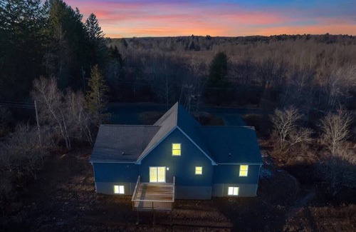 Blakeslee House | Grand 7BR Pocono Chalet | Gameroom | Walk to Lake