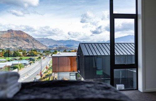 Wanaka House | Grand Alpine Vista Escape