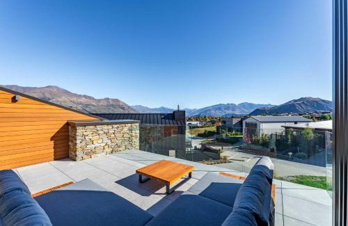 Wanaka House | Grand Alpine Vista Escape