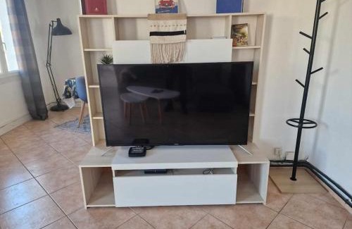 Moulin a Vent Apartment | Grand Appart/WIFI/2 chambres/Détente/Calme