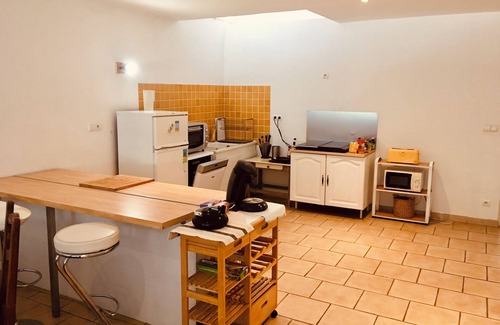 Centre Ville d'Ales Apartment | Grand Appartement en Plein Centre-ville D'alès