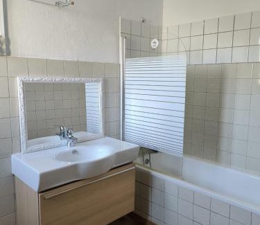 Besseges Apartment | Grand appartement Groupe-famille avec terrasse
