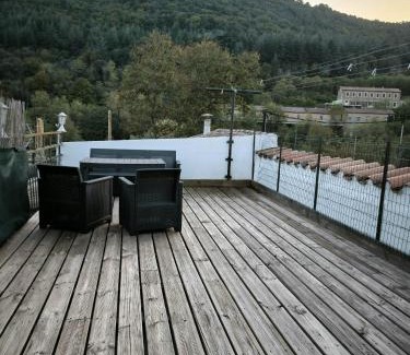 Besseges Apartment | Grand appartement Groupe-famille avec terrasse