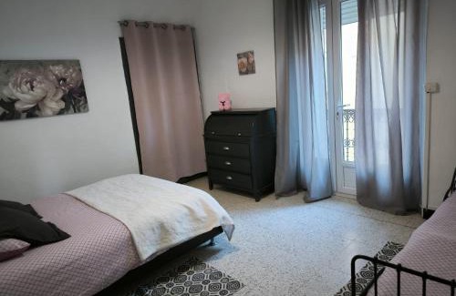 Besseges Apartment | Grand appartement Groupe-famille avec terrasse
