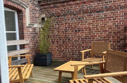 Brionne Apartment | Grand Appartement Lumineux Avec Terrasse/Beautiful Penthouse Flat in Normandy