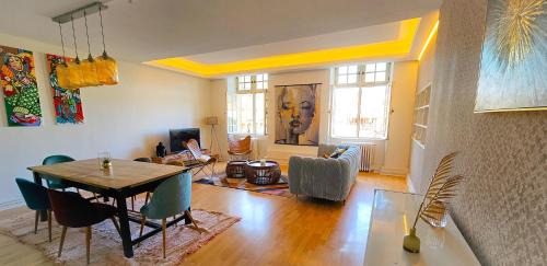 Charleville-Mezieres Apartment | Grand Apt 130m2 vue place ducale