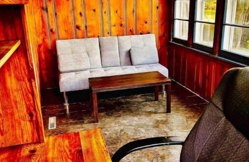Gulliver House | Grand B&B & Hunter’s Lodge. Spacious & Pet-friendly.