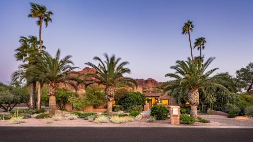 Camelhead Estates House | Grand Camelback views home with jacuzzi and pool.