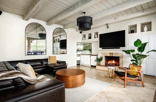 Camelhead Estates House | Grand Camelback views home with jacuzzi and pool.