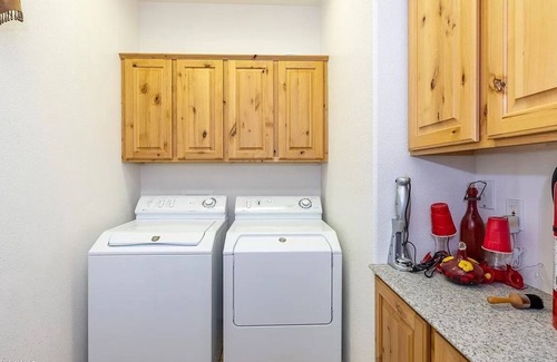 Williams House | Grand Canyon Executive Stay- 15 minutes from Williams