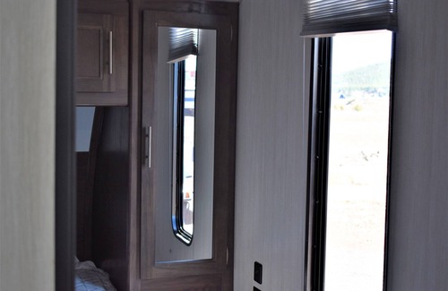 Williams House | Grand Canyon RV Glamping Premium Suite #2 (Glamping Getaway)