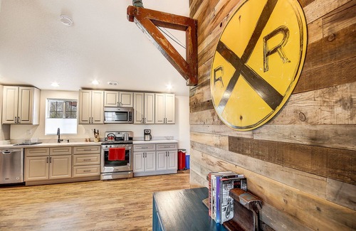 Williams House | Grand Canyon Train House -A Unique Stay!n