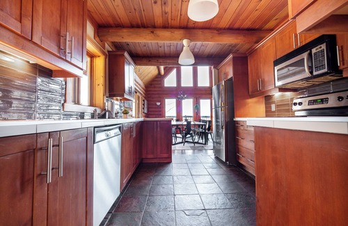 Labelle Ski Chalet | GRAND DUC - 5 BR /Spa /Mont Tremblant area