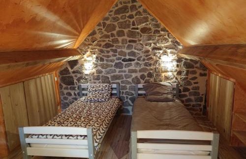 Besse-en-Chandesse Apartment | Grand Duplex, 6 personnes