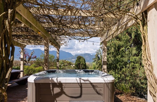 Chilliwack House | Grand English Style Home