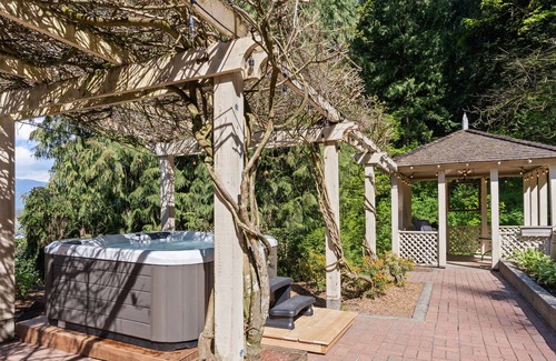 Chilliwack House | Grand English Style Home
