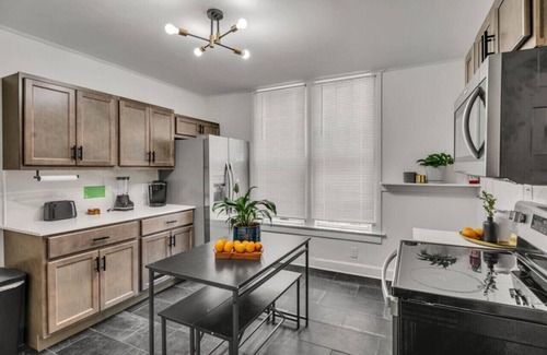 Evansville House | Grand Estates Room 4