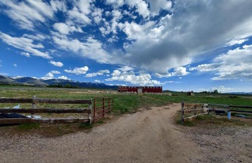 Mount Pleasant House | Grand Family Lodge