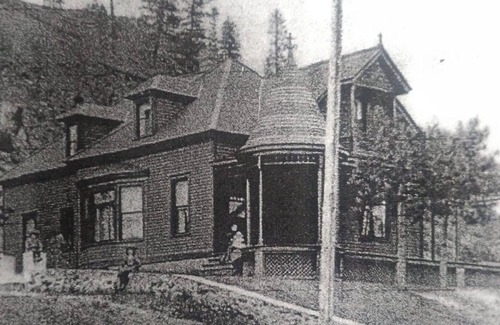 Grand Forks Cottage | Grand Forks Guest House, Private & Close to Town