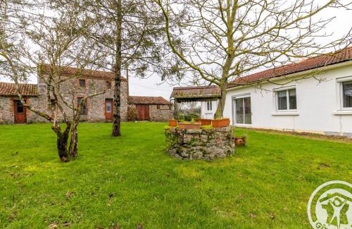 Les Cerqueux House | Grand gîte familial près du Puy du Fou, wifi, animaux admis, jardin - FR-1-622-96