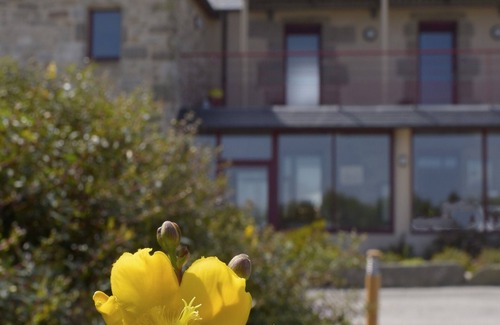 Plouarzel Cottage | GRAND GITE Modulable sleeps 10 to 28