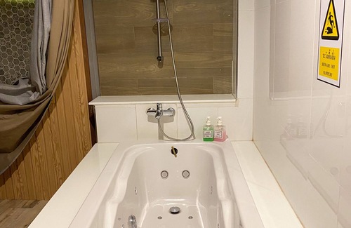 Nakhon Sawan Hotel | Grand Hill Resort and Spa