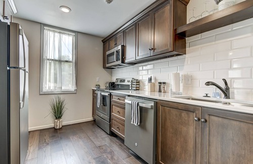 Springfield House | Grand Historic Retreat | 3BR Suite | Modern Comfort & Classic Charm