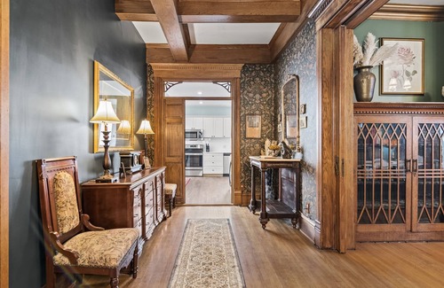 Springfield House | Grand Historic Retreat | Walk to Capitol & Attractions | Timeless Elegance