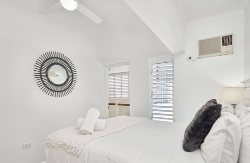 Holloways Beach Apartment | Grand Home in Holloway's Beach