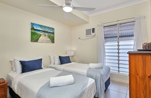 Holloways Beach Apartment | Grand Home in Holloway's Beach