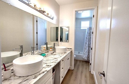 Pittsburg House | Grand house welcomes you all