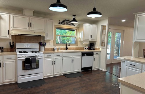 Eucha House | Grand Lake Waterfront in beautiful Dripping Springs