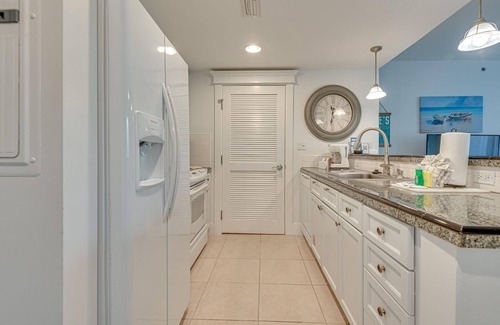 Baytowne Wharf Condo | Grand Lawn Views from 3rd Floor 1-Bedroom: Two Full Baths, King Bed at Sandestin Golf and Beach Resort!