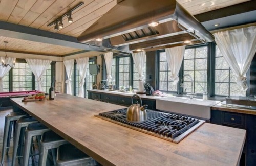 Cantley Apartment | Grand Loft | Lake | Pool Table | 2 Beds | Hot Tub