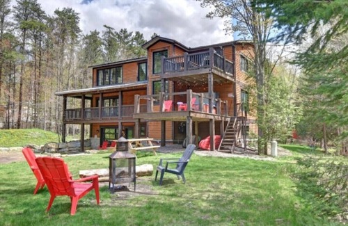 Cantley Apartment | Grand Loft | Lake | Pool Table | 2 Beds | Hot Tub