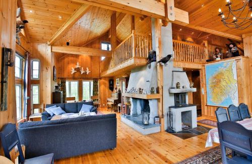 Beitostolen Ski Chalet | Grand Log Cabin with Fireplace and 12-14 Beds