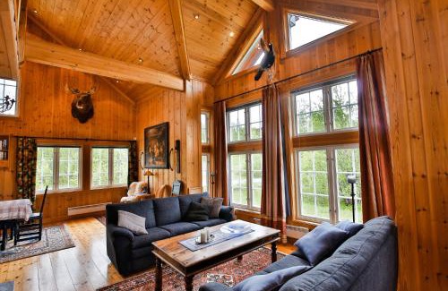 Beitostolen Ski Chalet | Grand Log Cabin with Fireplace and 12-14 Beds