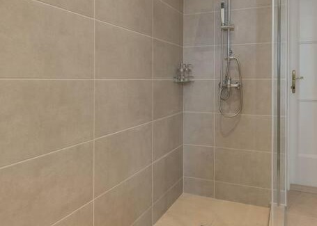 Terezvaros Apartment | Grand Luxury on The Budapest Broadway w Jacuzzi