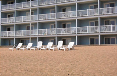 Mackinaw City Hotel | Grand Mackinaw Beachfront and Waterpark