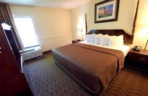 Mackinaw City Hotel | Grand Mackinaw Beachfront and Waterpark