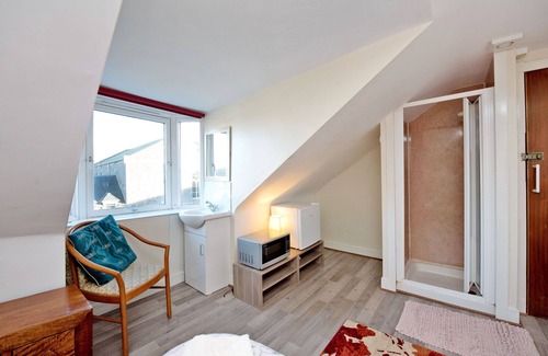 Central Aberdeen House | Grand Mansion, 9 Beds, Sleeps 17, Parking - Groups