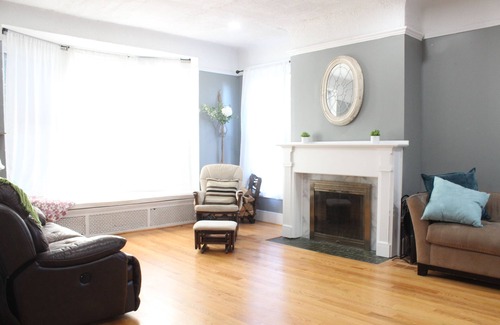 Rochester Apartment | Grand Mansion in the Park - 3 Bed - Free WiFi & Parking - Rochester