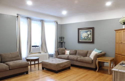 Rochester Apartment | Grand Mansion in the Park - 3 Bed - Free WiFi & Parking - Rochester