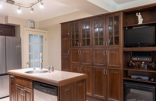 Mississauga House | Grand Mansion with Private Bar