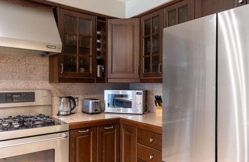 Mississauga House | Grand Mansion with Private Bar