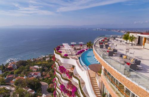 Conchas Chinas Resort | Grand Miramar All Luxury Suites & Residences