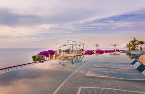 Conchas Chinas Resort | Grand Miramar All Luxury Suites & Residences