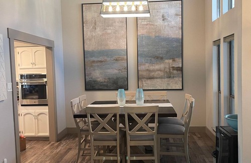 North Central Thousand Oaks House | Grand Oaks - Peaceful & Centrally Location